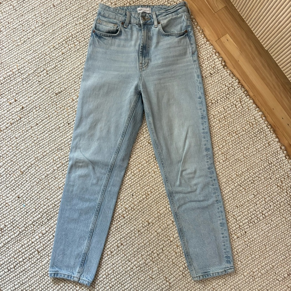 ZARA High Waisted Light Wash Blue Denim Jeans -Size 4